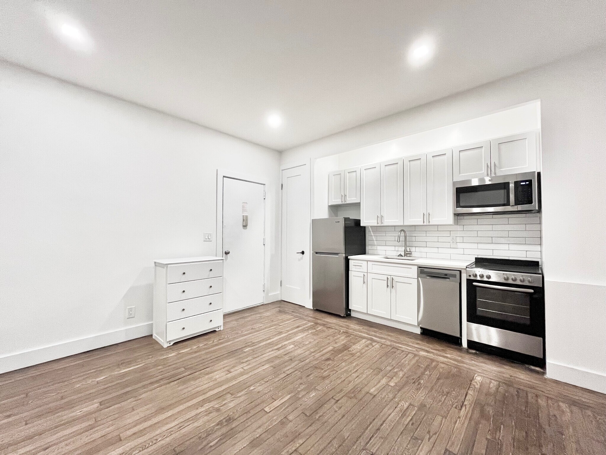 Building Photo - 45 Tiemann Pl