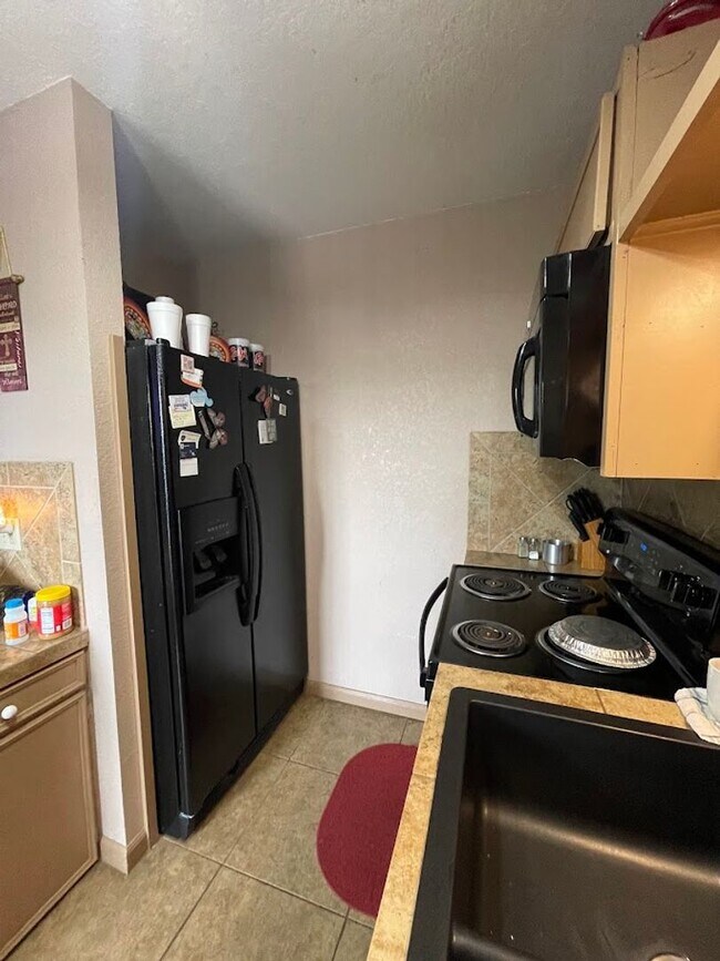 Building Photo - NEW ON MARKET