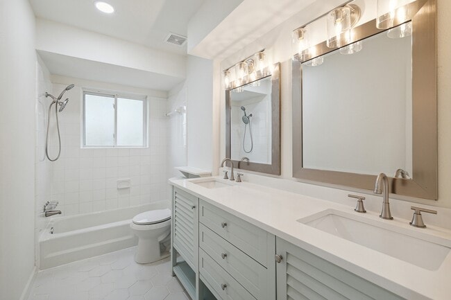 Building Photo - 9719 Springmont Dr