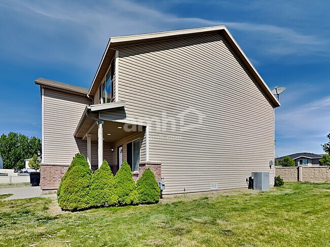 Building Photo - 1006 W 180 S