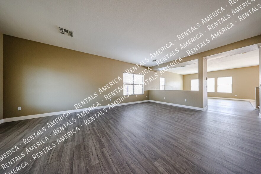 Building Photo - 1356 E Clifton Ave