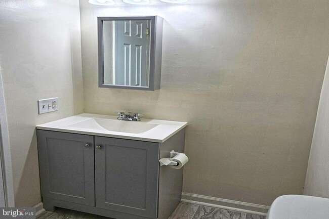 Building Photo - 9639 White Acre Rd