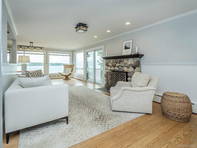 Building Photo - 24 Bay Ave