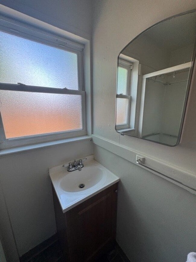 Building Photo - Jean Street 4 Plex