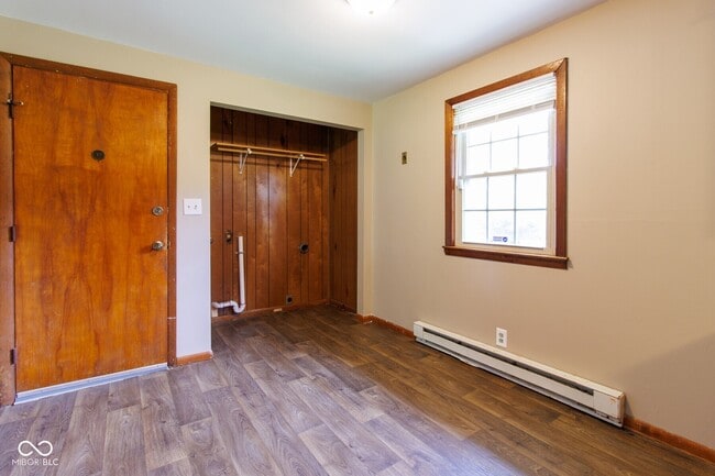 Building Photo - 923 Hattie Dr