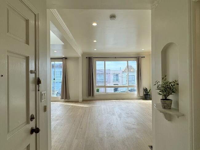 Building Photo - 2626 Moraga St