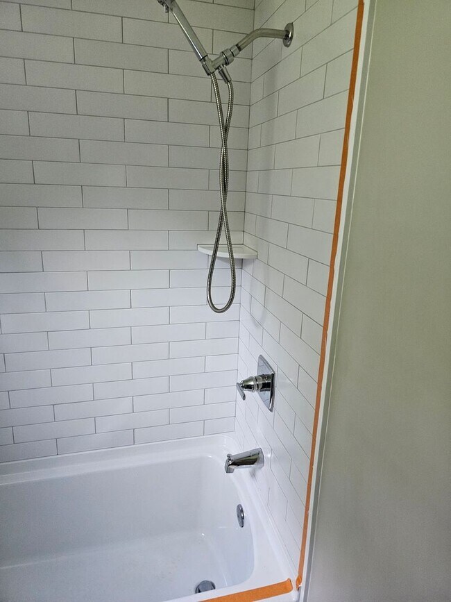 Building Photo - {MA3101}  COMPLETELY RENOVATED. Available ...