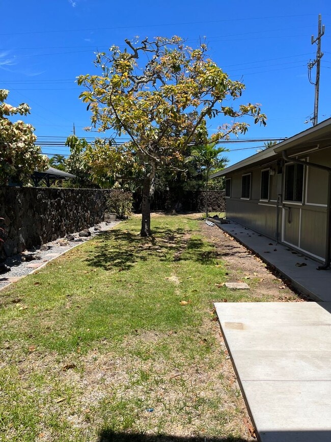 Building Photo - 210 Kalama St