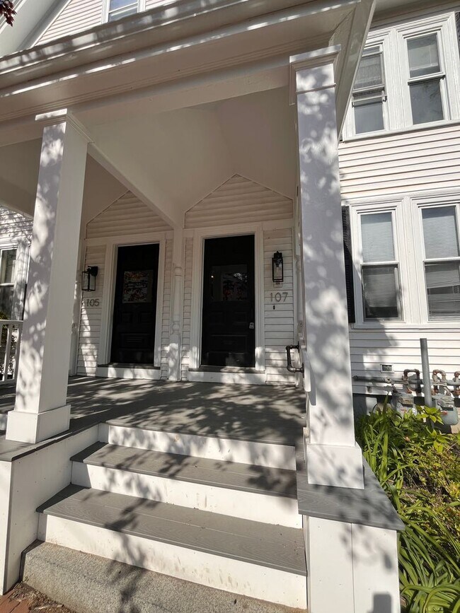Building Photo - 105-107 Richards Ave