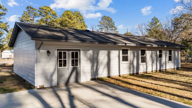 Building Photo - 620 Starling Way