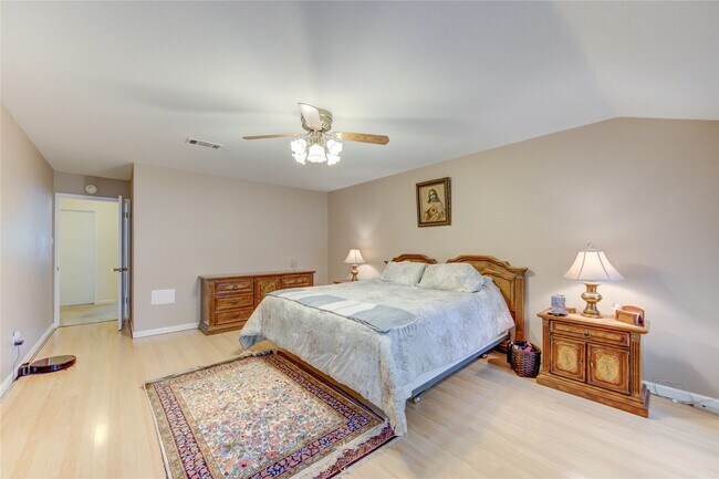 Building Photo - 824 Wax Myrtle Ln