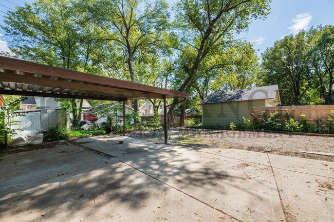 Building Photo - 446 N Fountain St