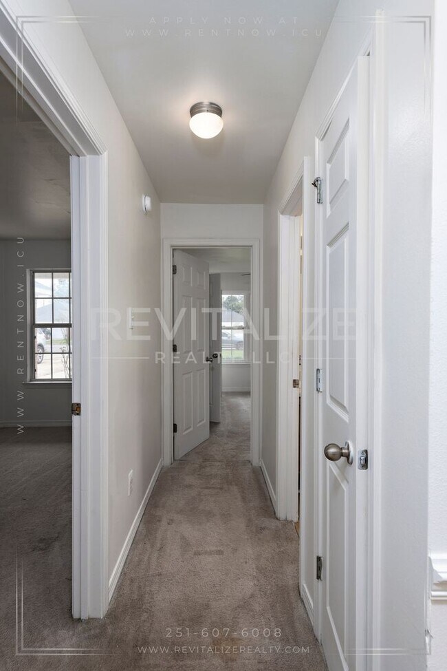 Building Photo - Spacious 3-Bedroom Home with Open Floor Pl...