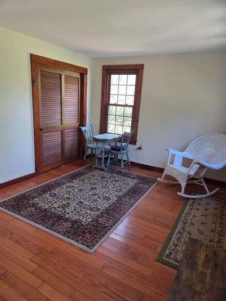 Building Photo - 43 Casalis