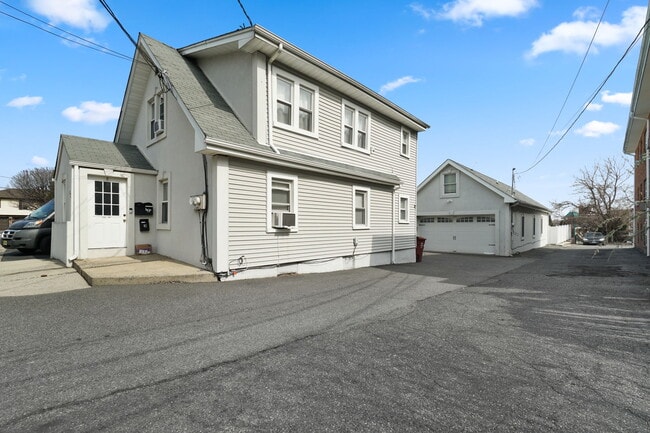 Building Photo - 46 Humbert St