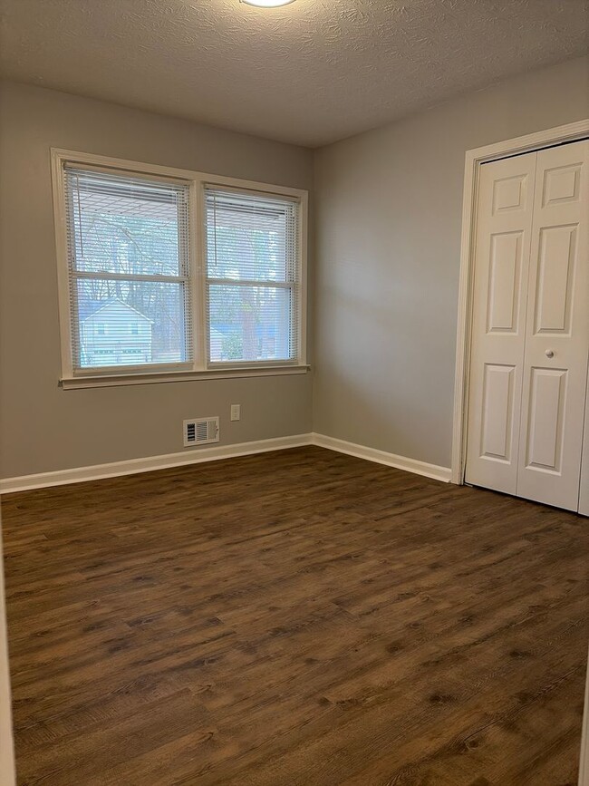 Building Photo - Renovated Ranch Home