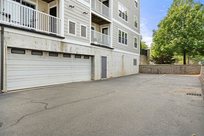 Building Photo - 318 Rindge Ave