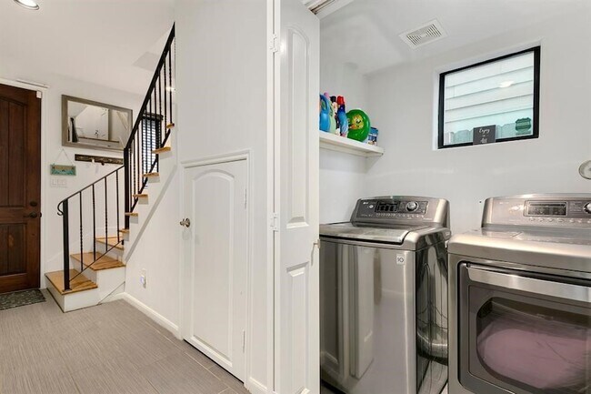 Building Photo - 1841 Radcliffe St