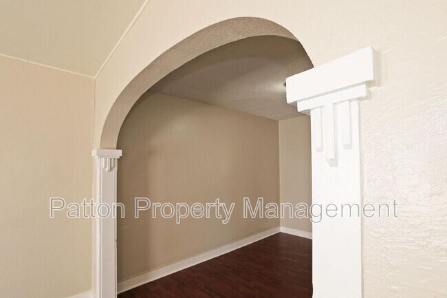Building Photo - 2216 S Polk St