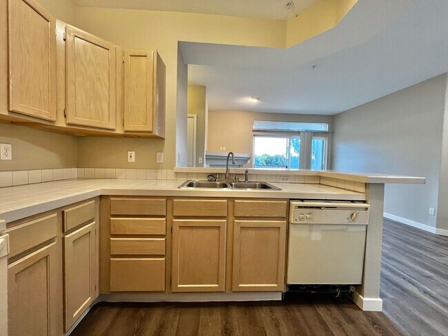 Building Photo - 2 bed 2 bath condo off Harmony in Fort Collins!