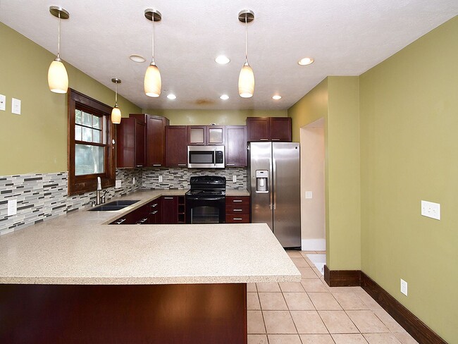 Building Photo - Elmwood Park Charmer