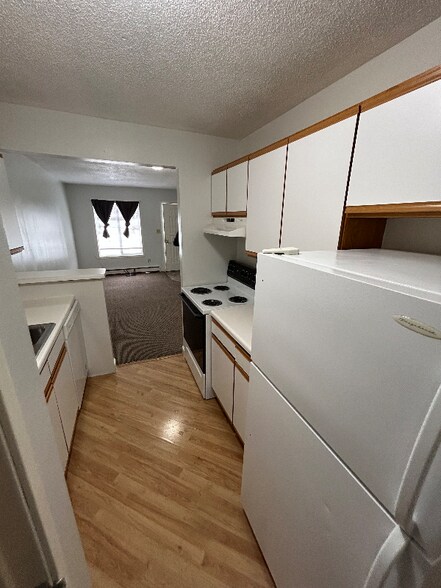 Building Photo - 1512 1st St E