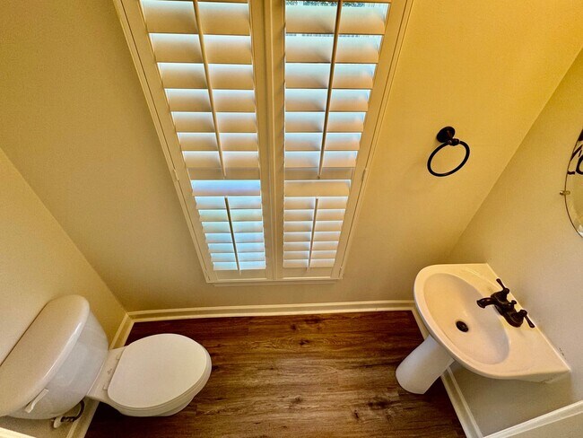 Building Photo - Fabulous South End Condo for Immediate Lease! Water included!