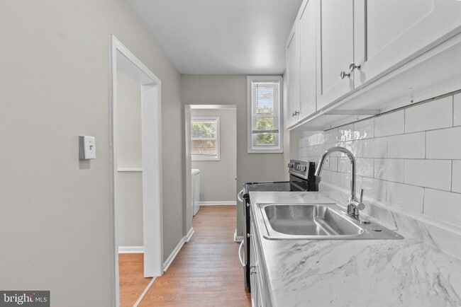 Building Photo - 3427 Ravenwood Ave