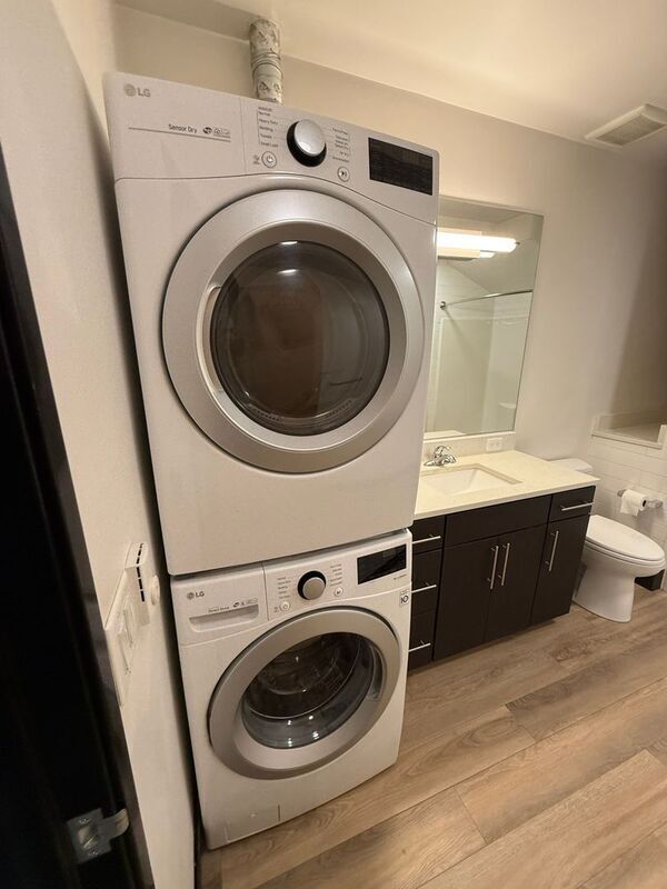 Building Photo - 160 Liberty St NE