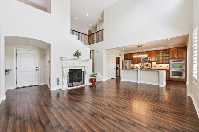 Building Photo - 9218 Viaggio Way