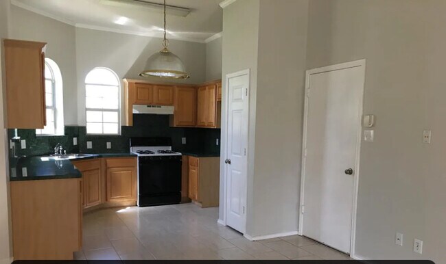 Building Photo - 3210 Blue Jay Ln