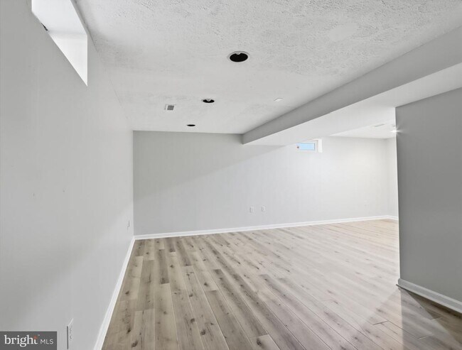 Building Photo - 8 Quails Nest Ct