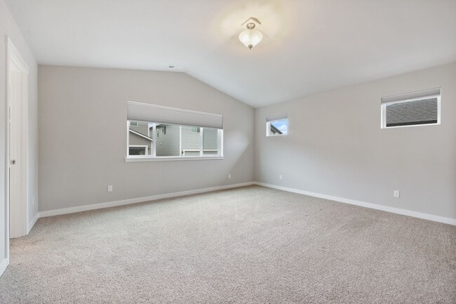Building Photo - Community beach access! 4 bedrooms 2.5 baths.