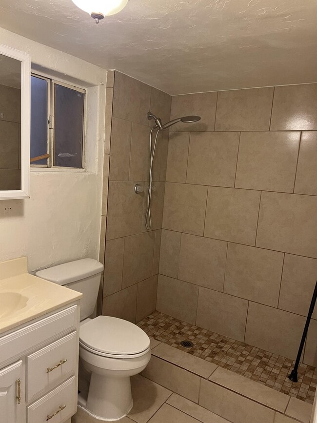 Building Photo - 375 W 33rd St