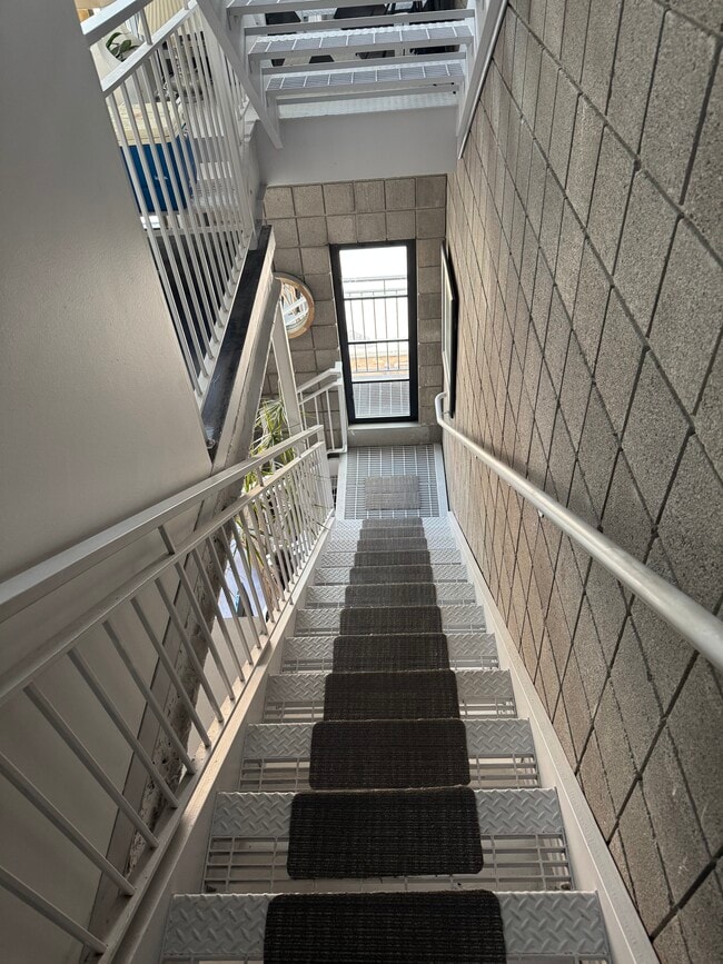 Building Photo - 360 Broadway