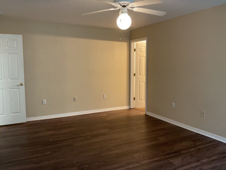 Building Photo - 152 Seven Oaks Dr