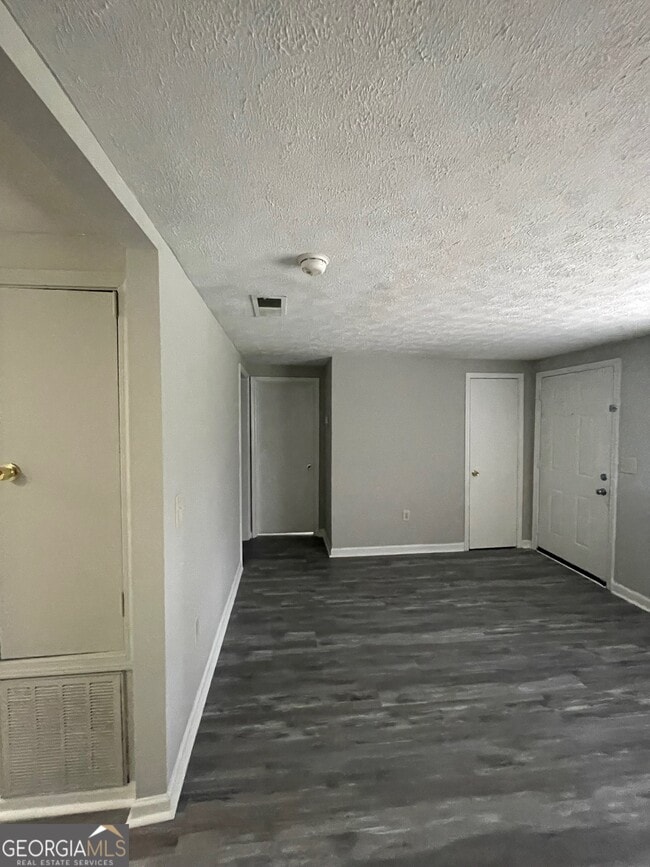 Building Photo - 70 Gees Ln
