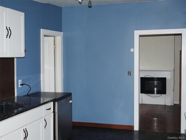 Building Photo - 19 Main St