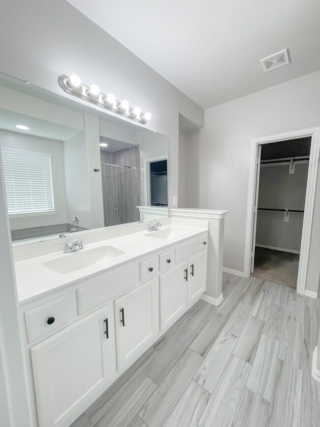 Building Photo - 21130 American Yellowwood Pl
