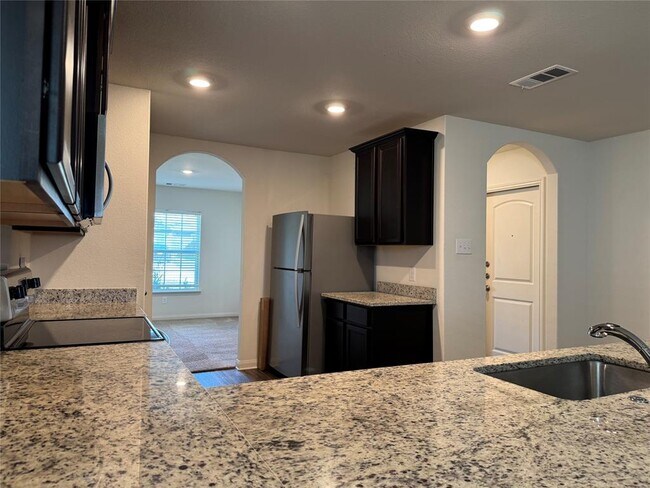 Building Photo - 313 Cres Park Dr