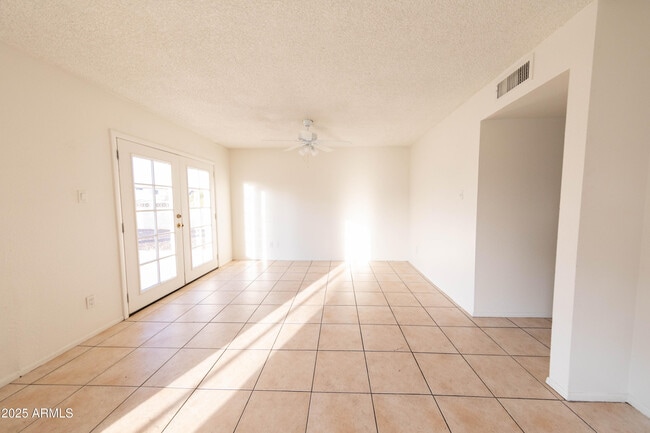 Building Photo - 1349 E Donner Dr