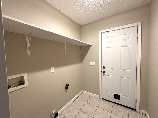 Building Photo - 139 Steeplechase Dr