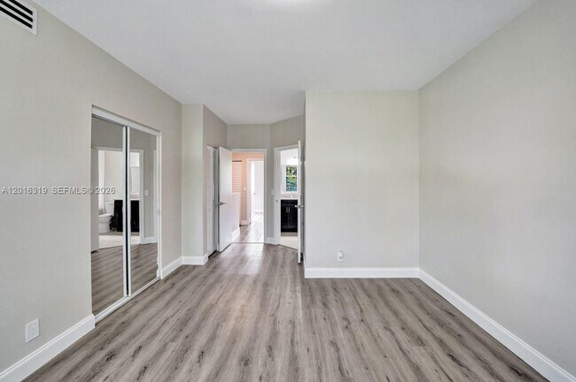 Building Photo - 43 Simonton Cir