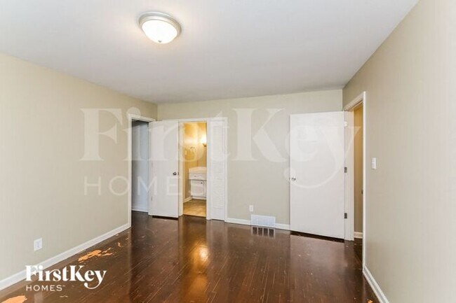 Building Photo - 5907 Macleod Dr