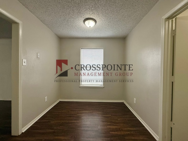 Building Photo - Almost Ready! 2 Bedroom, 1 Bathroom Duplex!