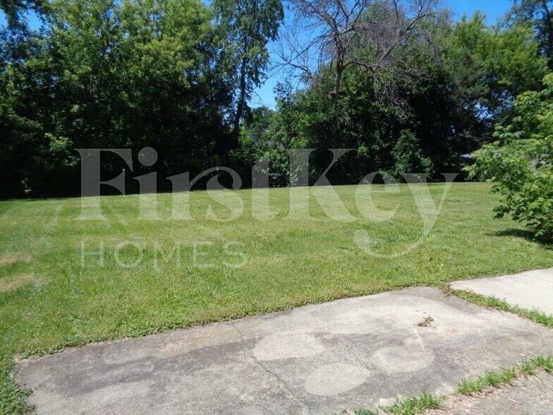 Building Photo - 28577 W High Rd