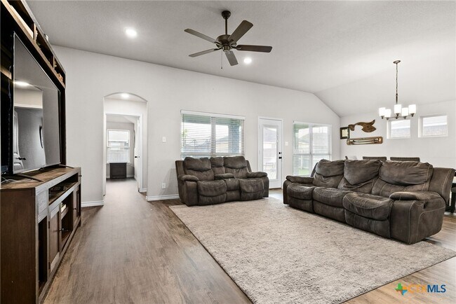 Building Photo - 907 Mclaury Cove