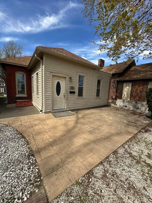 Building Photo - 309 S 8th St