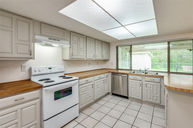 Building Photo - 2214 Grapevine Ln