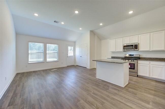 Building Photo - 5419 Tourmaline Wy